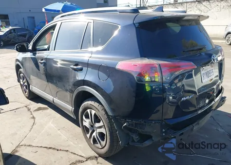2017 Toyota Rav4 Le z USA, uszkodzony, nr VIN JTMBFREVXHJ710903